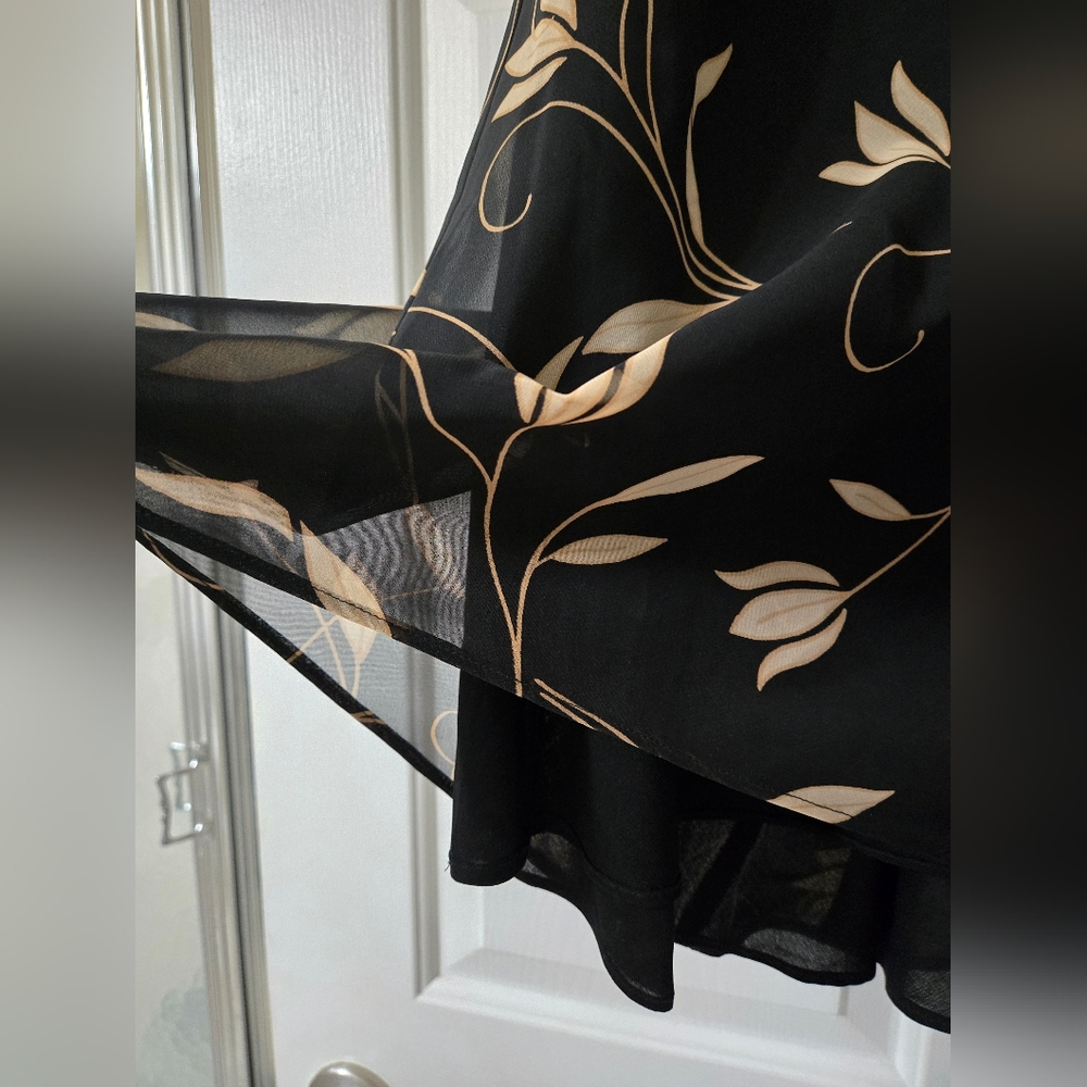 Express Black and Cream Floral Skirt - Picture 2 of 5